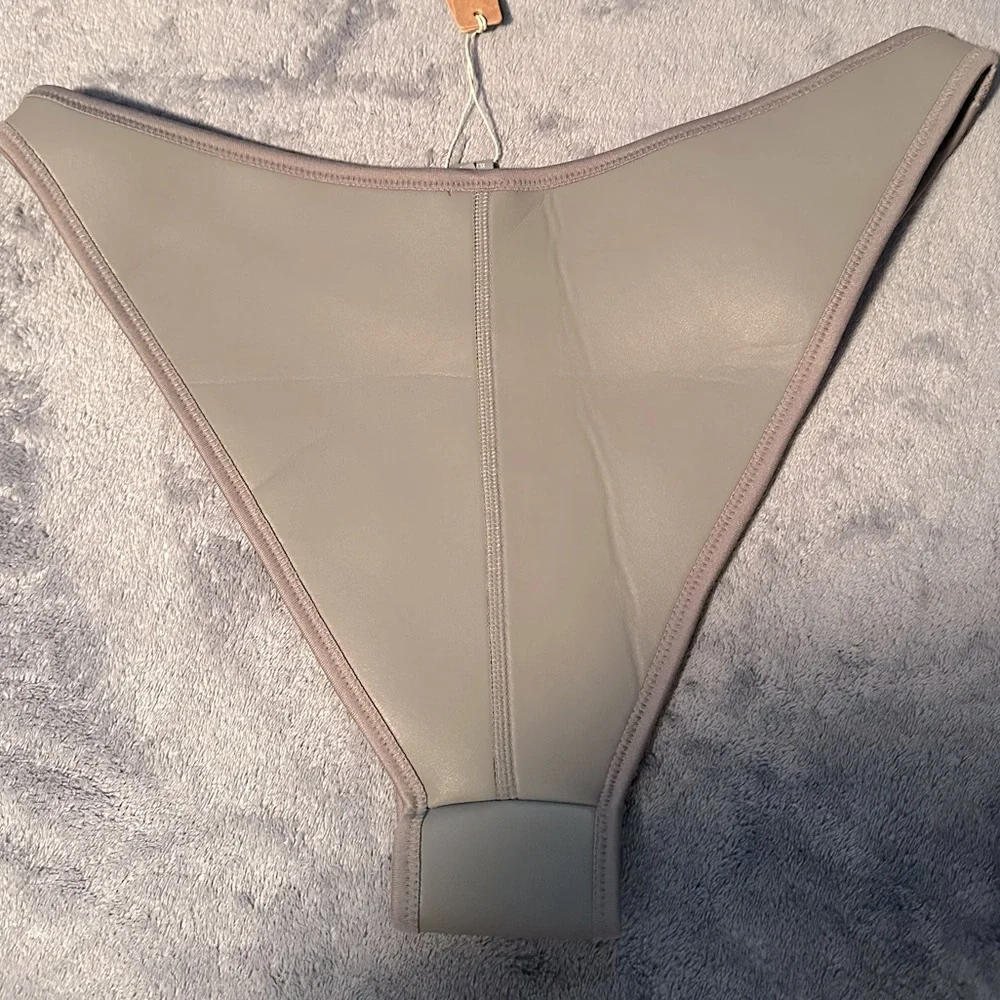 NWT Skims Rubberized Scuba Swim Tanga Bikini Bottom Color Gray Chalk - XL - Picture 3 of 5